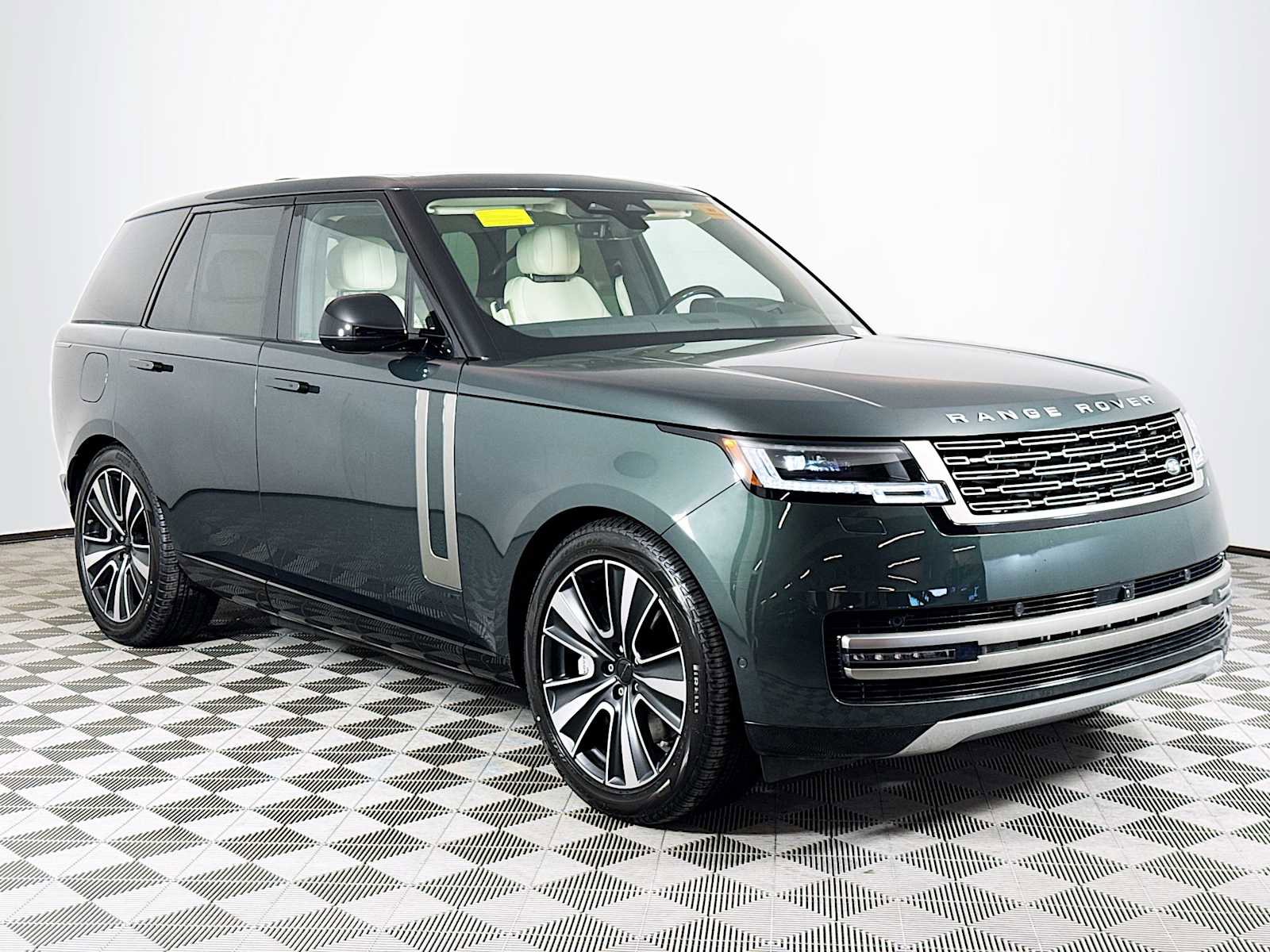 New 2026 Land Rover Range Rover SE image 3