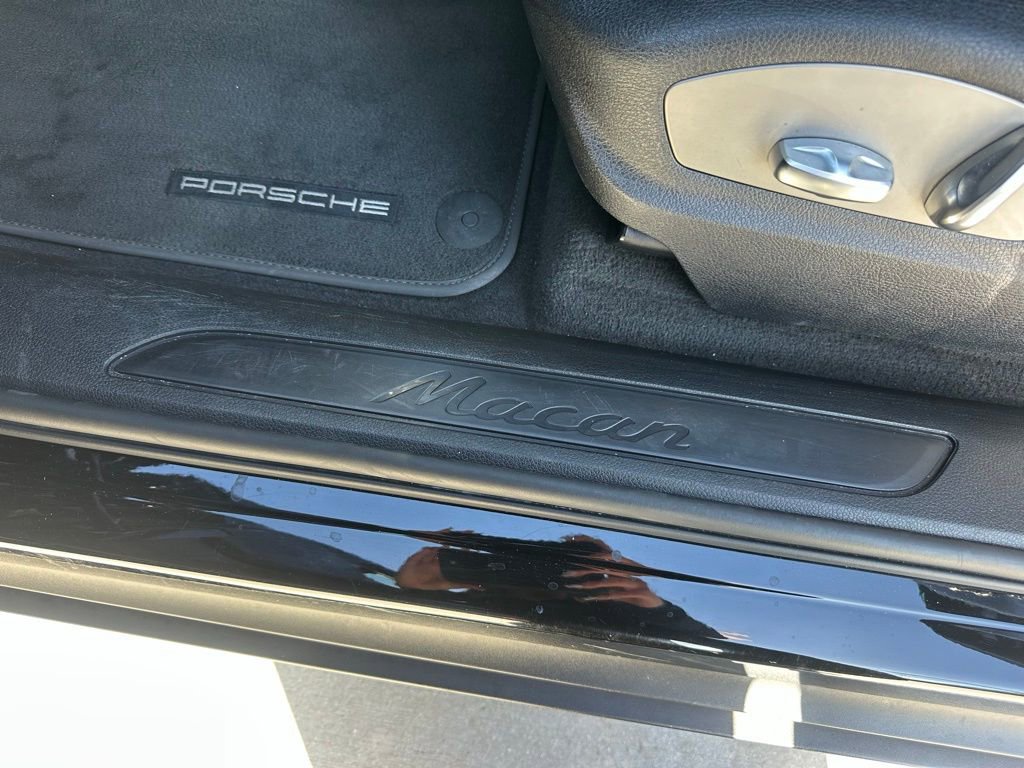 Certified 2021 Porsche Macan image 22