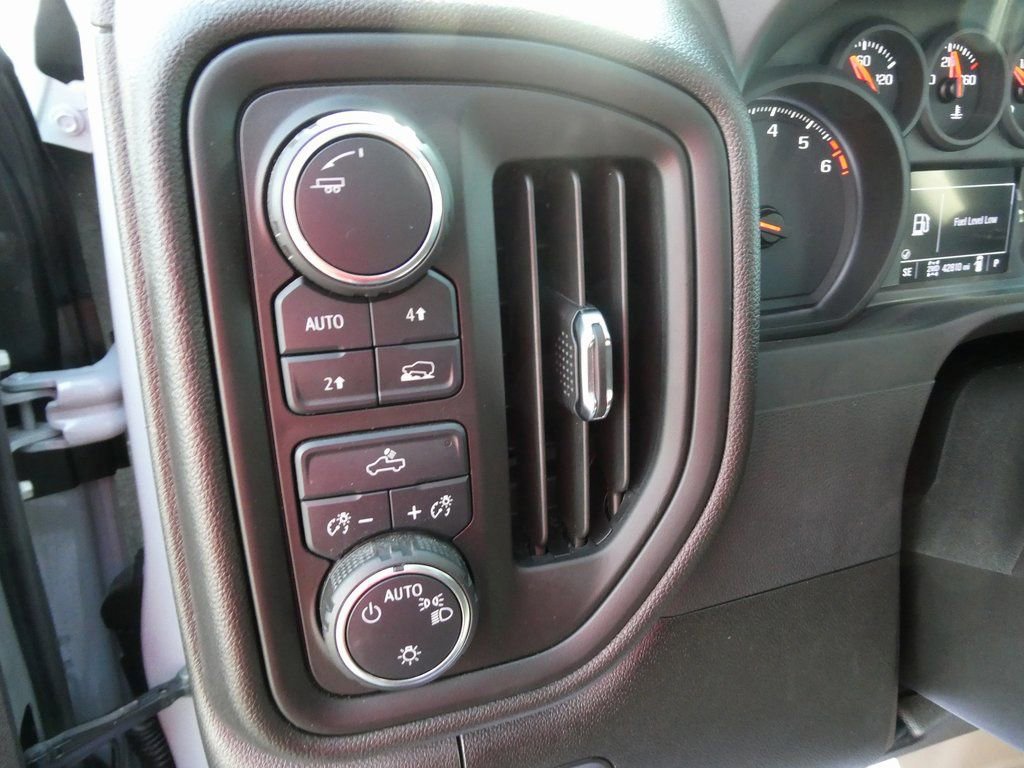 Certified 2025 Chevrolet Silverado 1500 Custom image 23