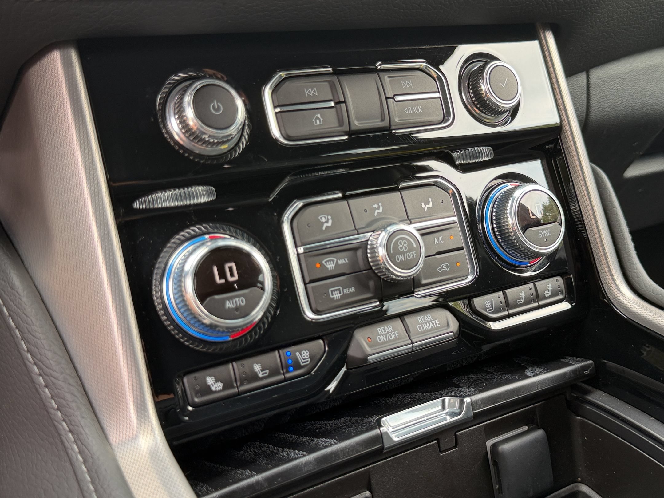 Used 2024 GMC Yukon Denali AWD/4WD image 19