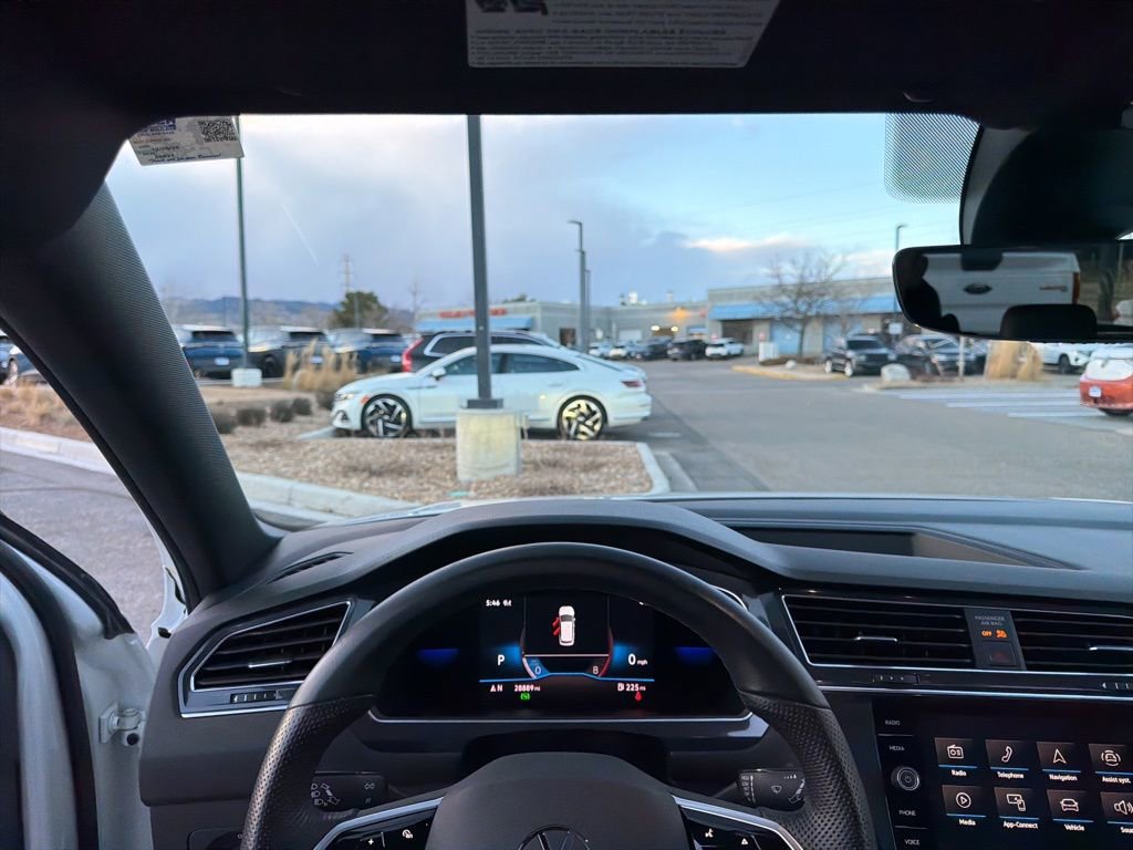 Certified 2022 Volkswagen Tiguan SE R-Line image 14