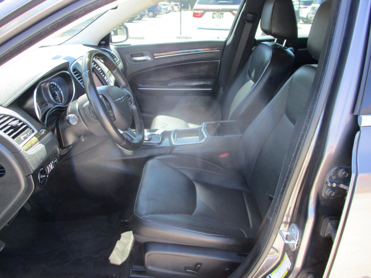 Used 2018 Chrysler 300 Limited w/ Safetytec Plus Group image 13