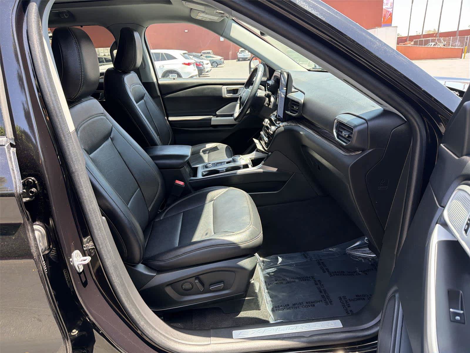 Used 2023 Ford Explorer Limited w/ Limited Technology Package AWD/4WD image 15