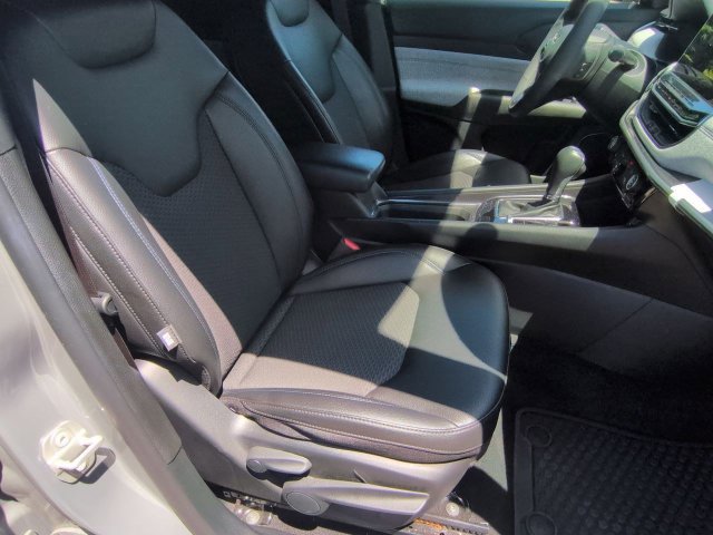 Used 2024 Jeep Compass Latitude w/ Convenience Group AWD/4WD image 25