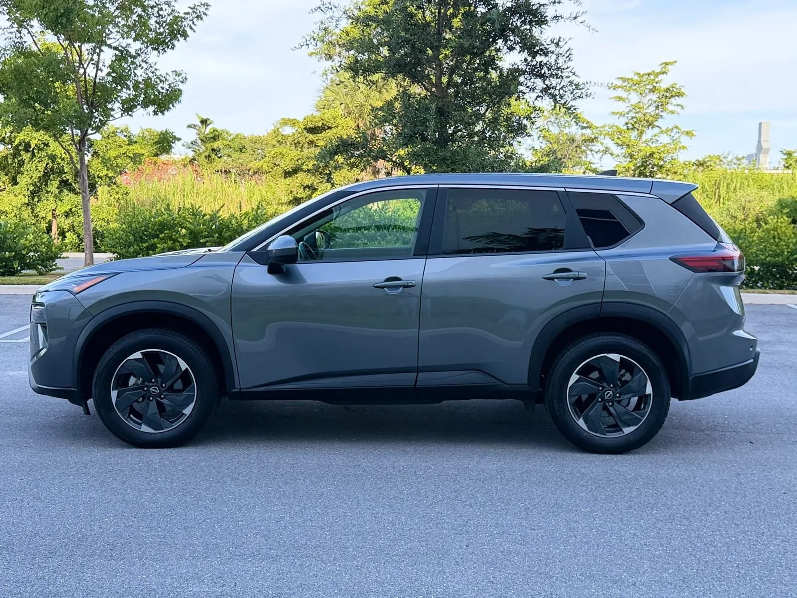 Used 2025 Nissan Rogue SV FWD image 8