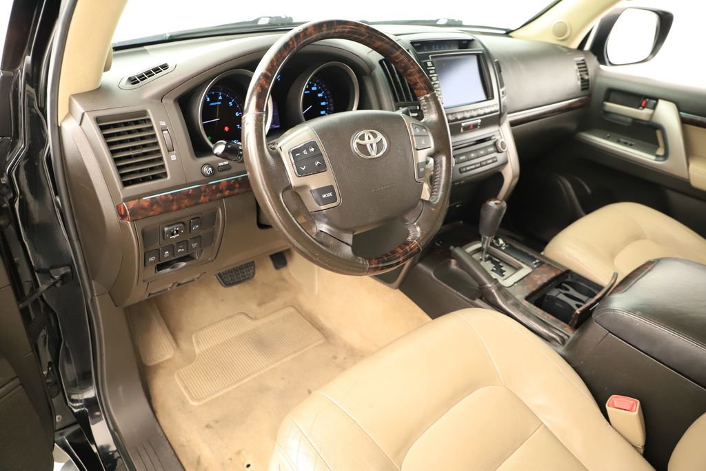 Used 2011 Toyota Land Cruiser w/ Upgrade Pkg AWD/4WD image 15