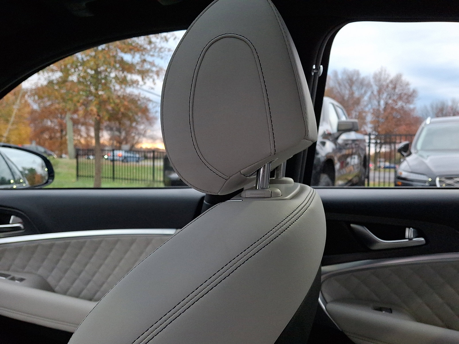 Used 2025 Genesis G70 3.3T Advanced w/ Sport Prestige Package image 17