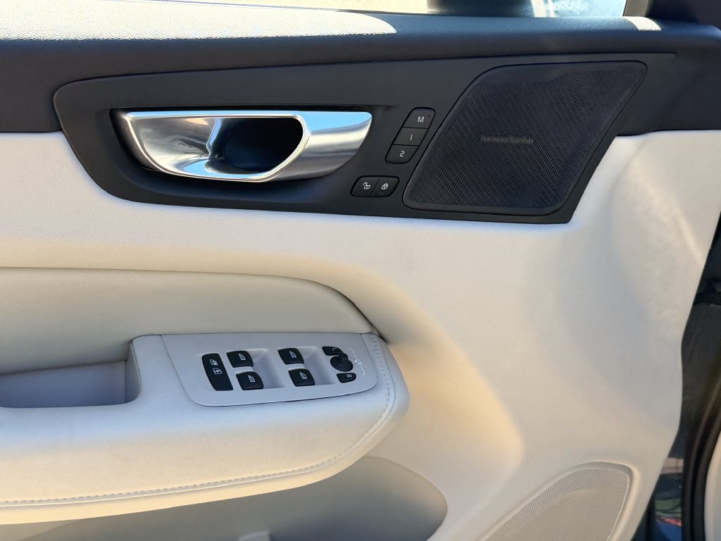 Certified 2026 Volvo XC60 B5 Ultra AWD/4WD image 10