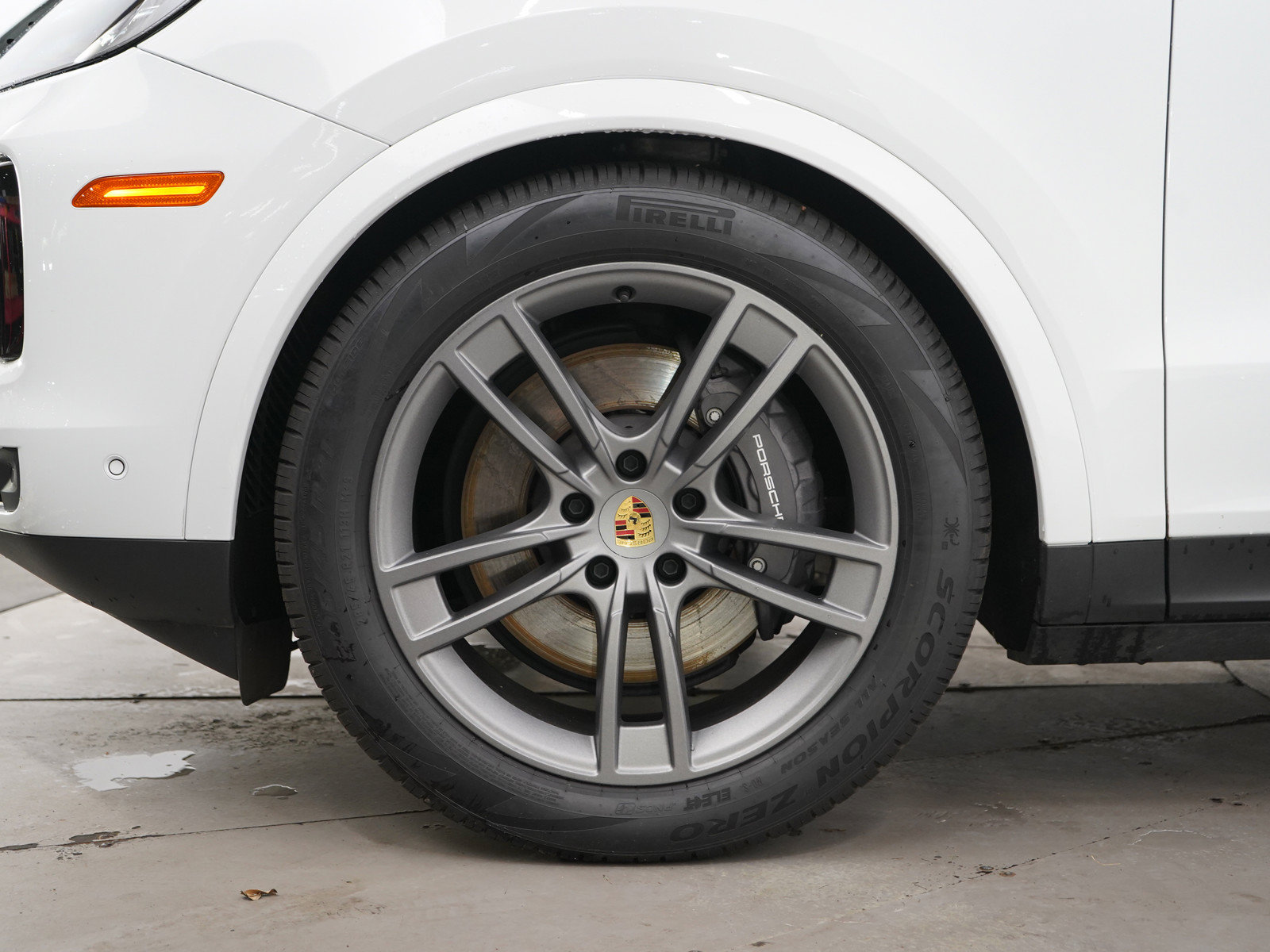 Used 2024 Porsche Cayenne Coupe AWD/4WD image 31