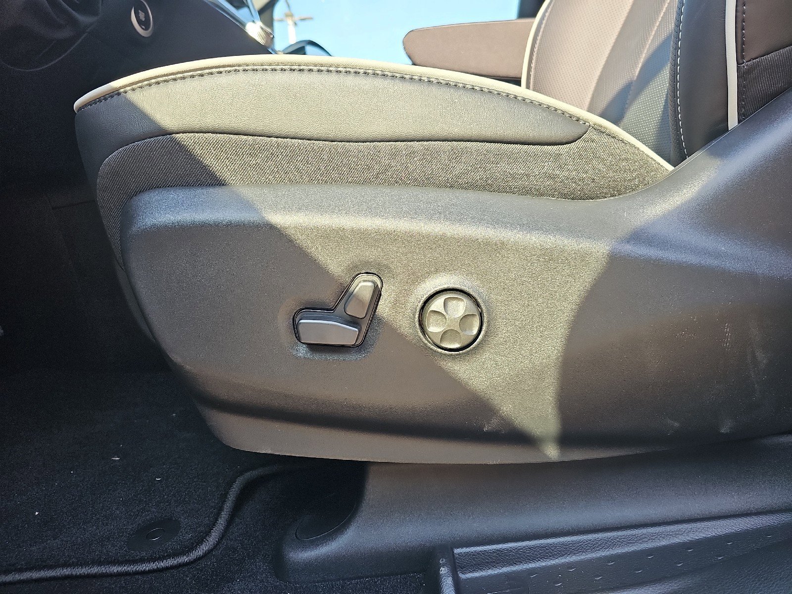 New 2026 Chrysler Pacifica Limited image 14