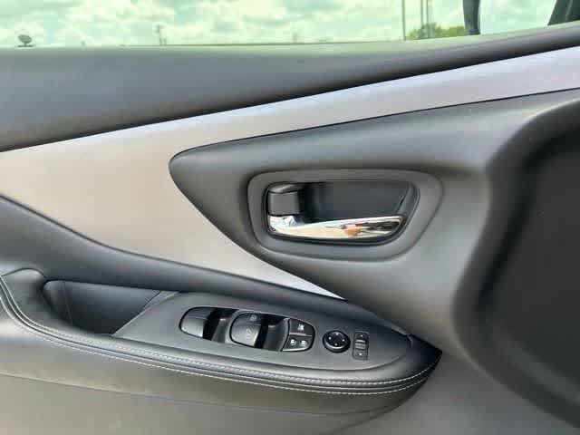 Used 2020 Nissan Murano SV FWD image 12
