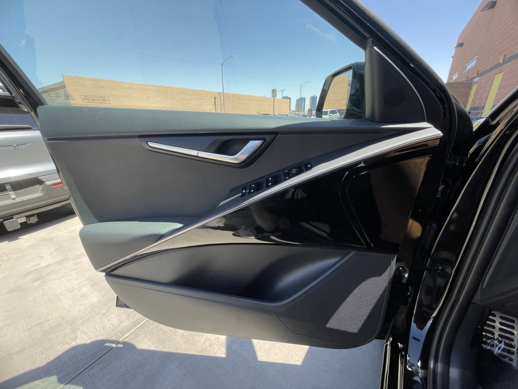 Used 2023 Kia Niro EX Touring image 23