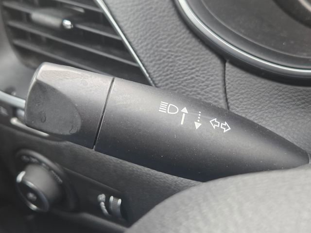 Used 2019 Jeep Cherokee Latitude w/ Cold Weather Group AWD/4WD image 39