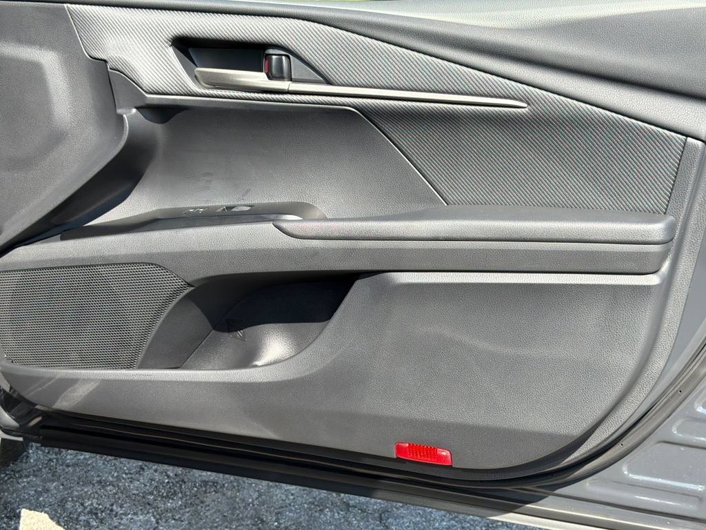 New 2026 Toyota Camry Hybrid FWD image 13