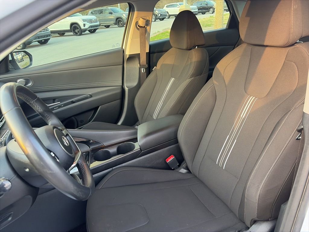 Used 2024 Hyundai Elantra SEL w/ Convenience Package image 23