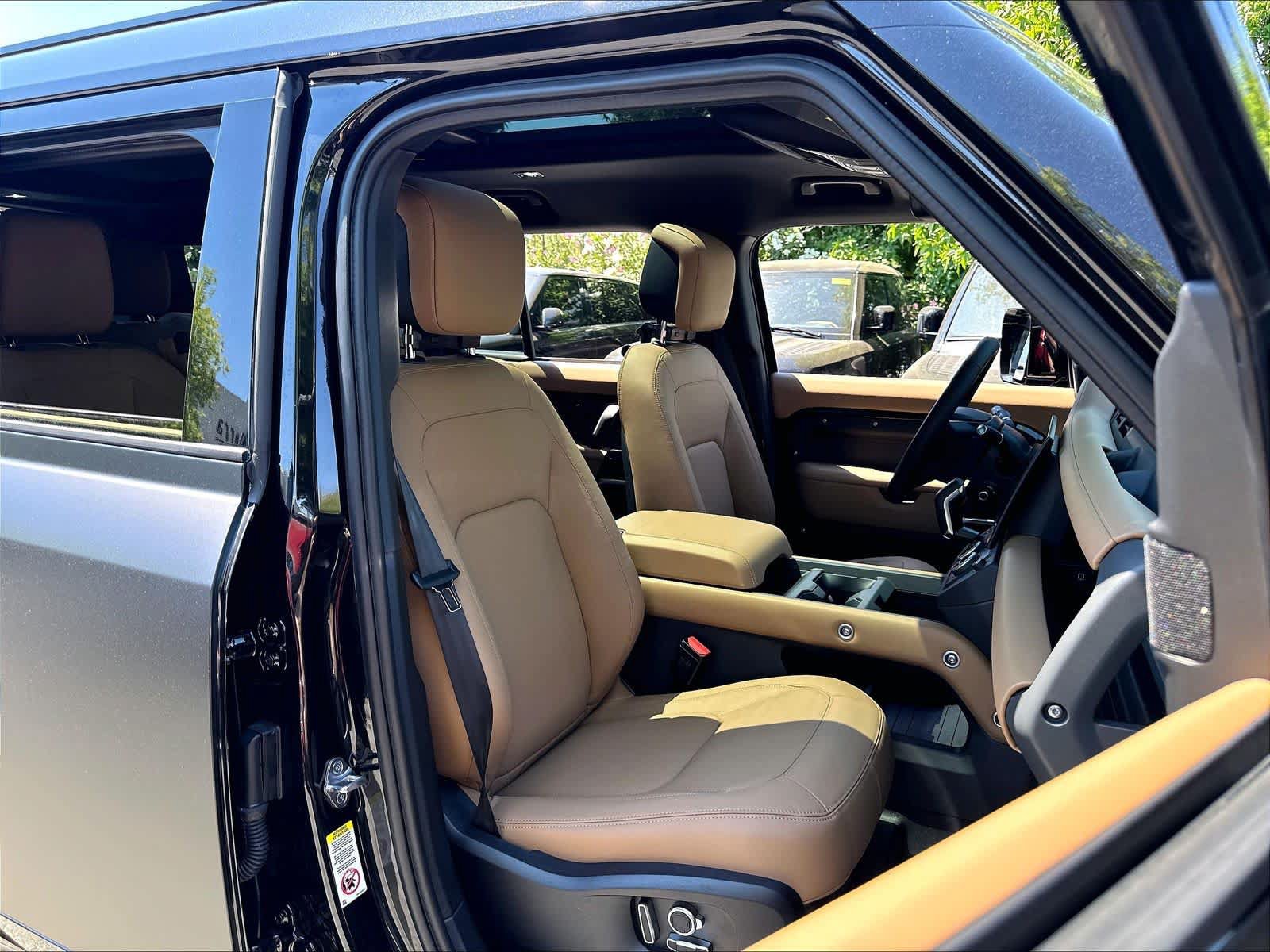New 2026 Land Rover Defender 130 X-Dynamic SE AWD/4WD image 31