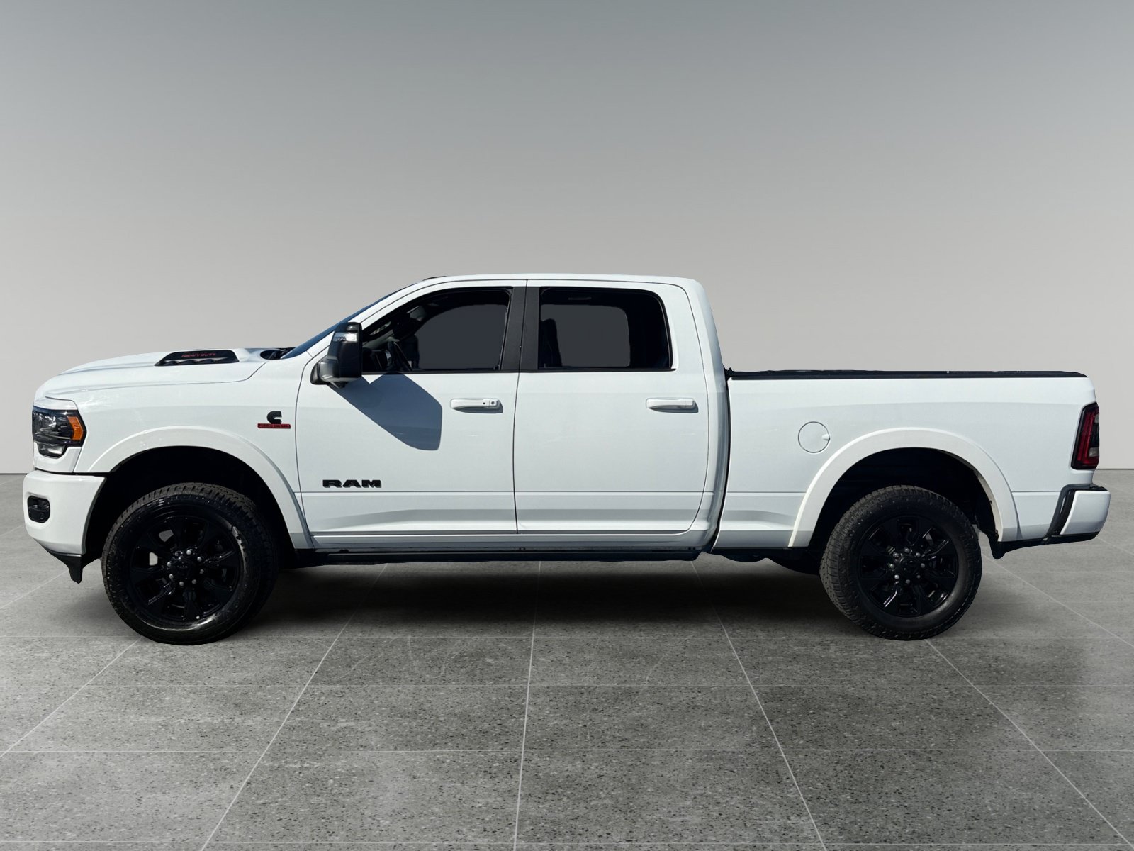 Used 2023 RAM 2500 Limited AWD/4WD image 2
