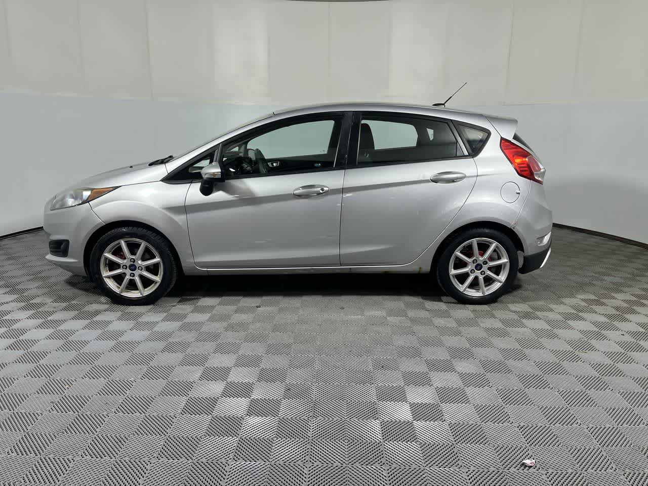 Used 2015 Ford Fiesta SE w/ Comfort Package FWD image 5