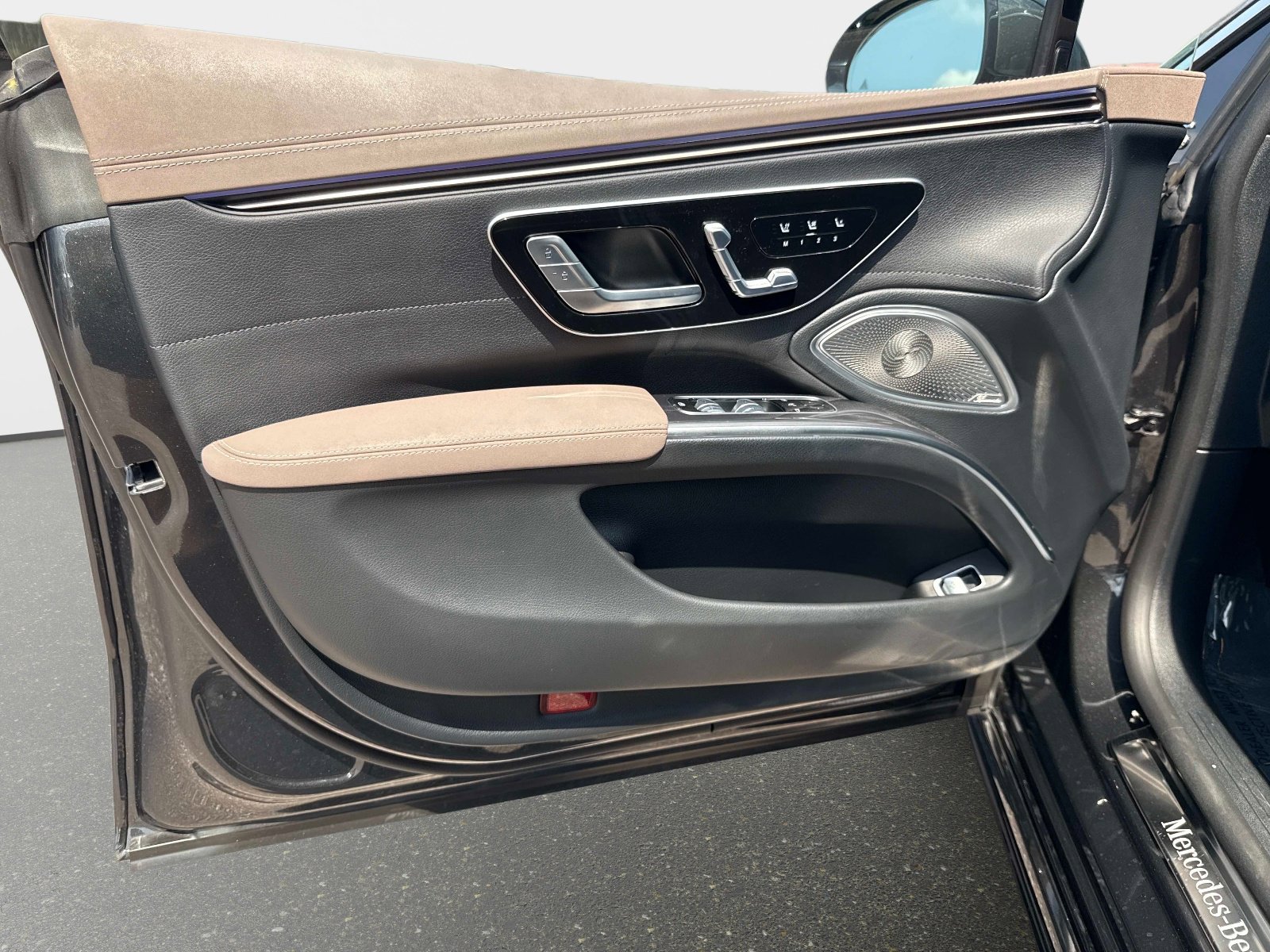 Certified 2023 Mercedes-Benz EQS 450+ 4MATIC Sedan image 15