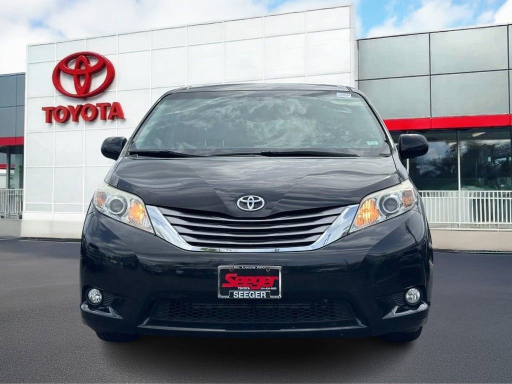 Used 2017 Toyota Sienna XLE Premium w/ Protection Package FWD image 10