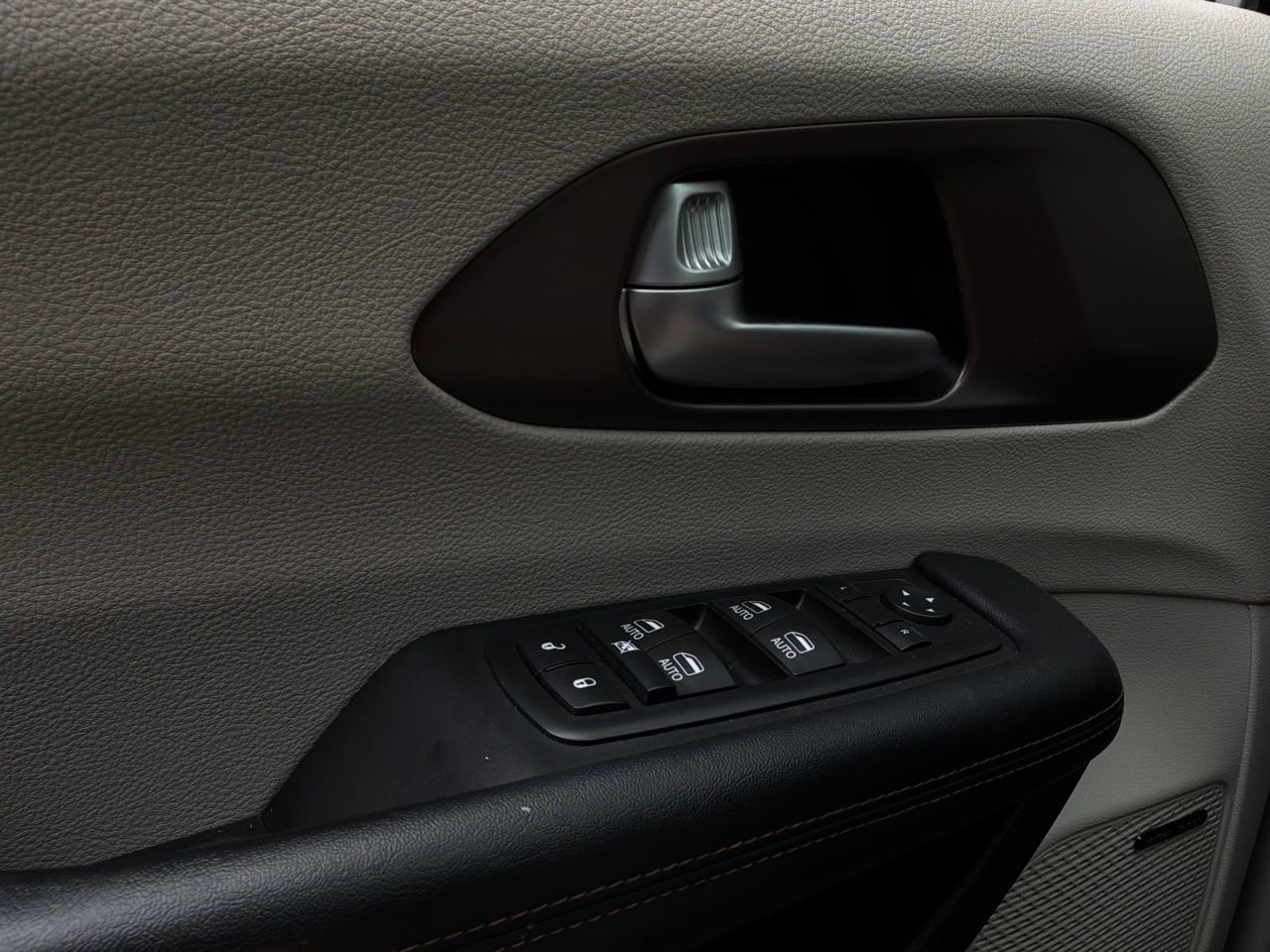 Used 2017 Chrysler Pacifica Touring-L Plus w/ Advanced Safetytec Group image 24