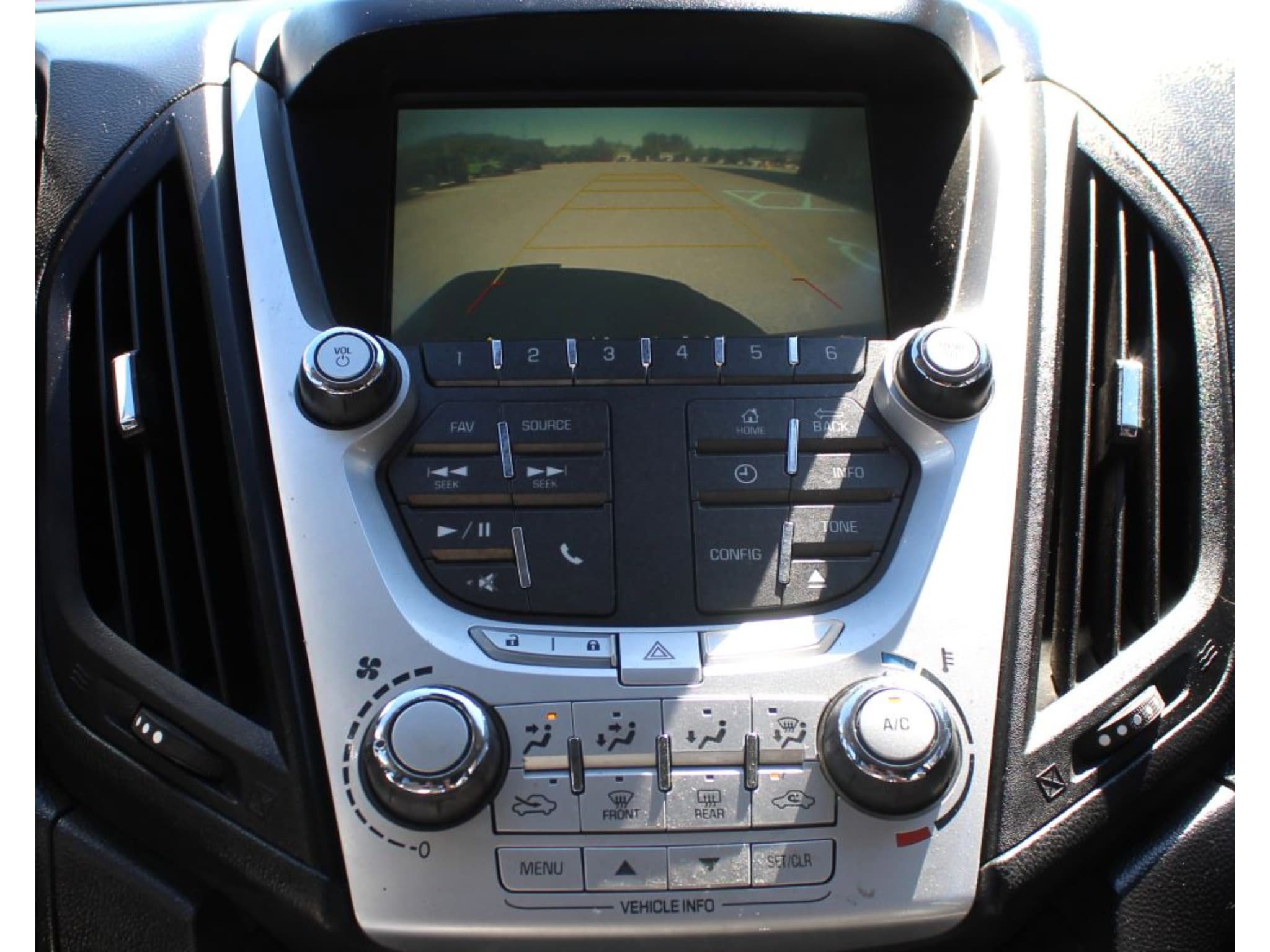 Used 2015 Chevrolet Equinox LT FWD image 12