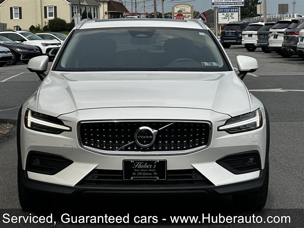 Used 2023 Volvo V60 B5 Cross Country Plus w/ Climate Package AWD/4WD image 2