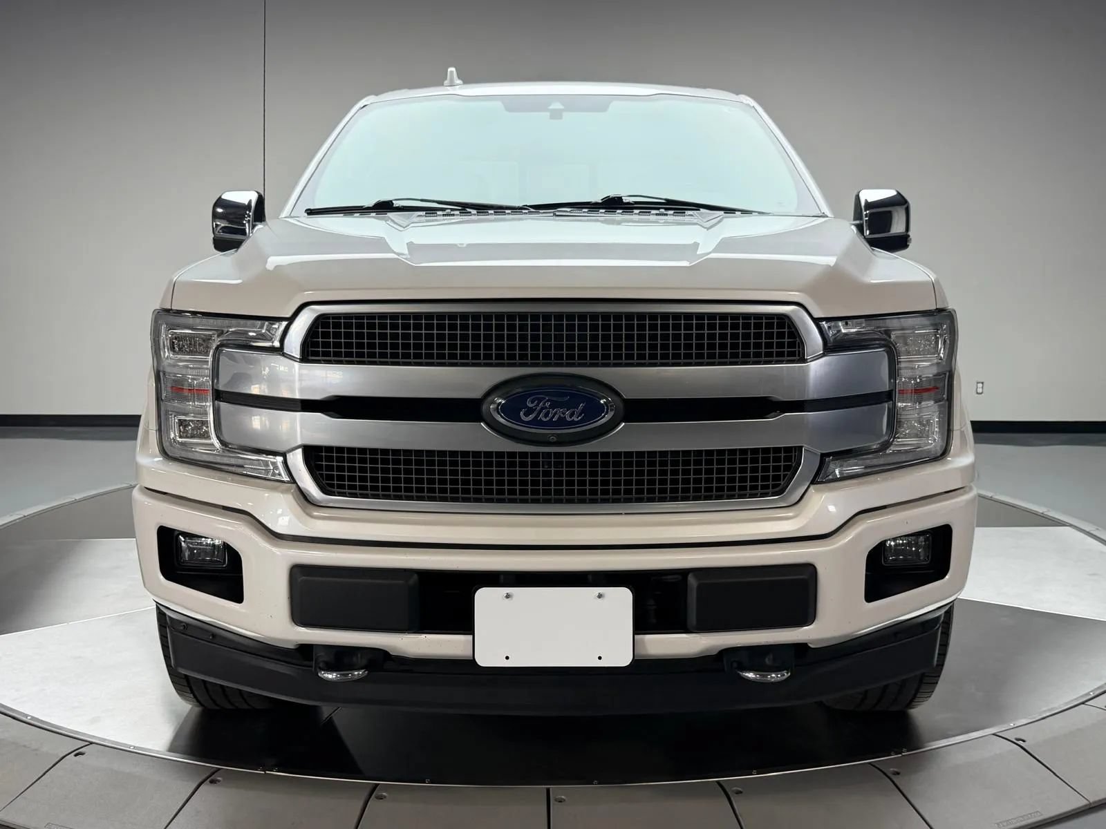 Used 2018 Ford F150 Platinum w/ Equipment Group 701A Luxury AWD/4WD image 3