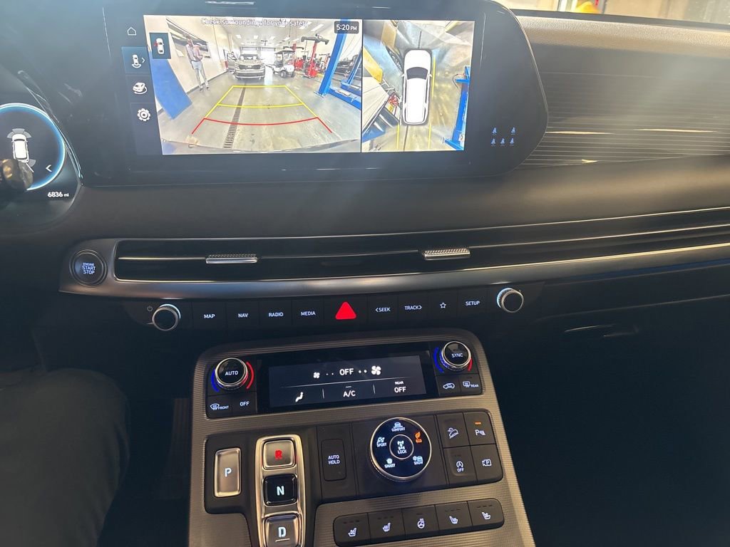 Used 2025 Hyundai Palisade Calligraphy image 3