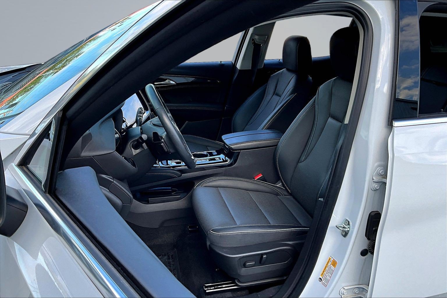 Used 2023 Buick Envision Essence AWD/4WD image 18