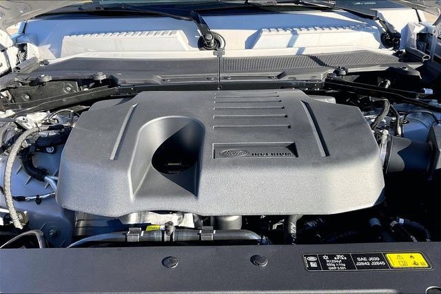 New 2026 Land Rover Defender 110 X-Dynamic SE image 13