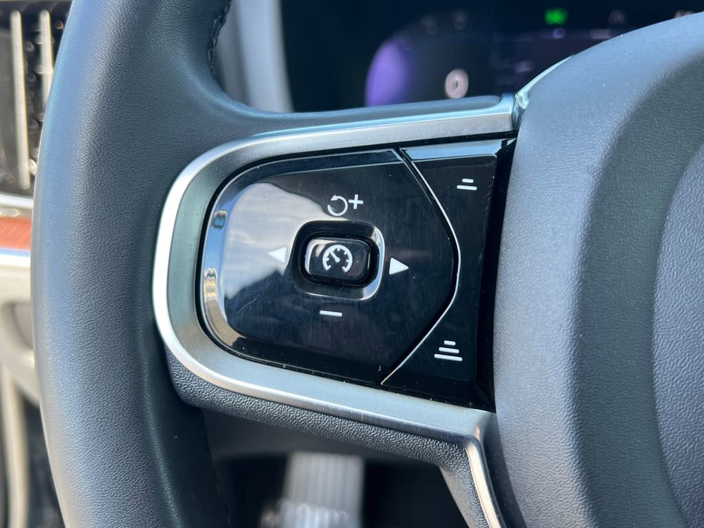 Used 2024 Volvo V60 B5 Cross Country Plus image 29