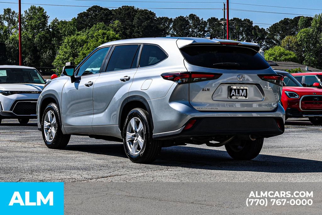 Used 2025 Toyota Highlander LE image 7