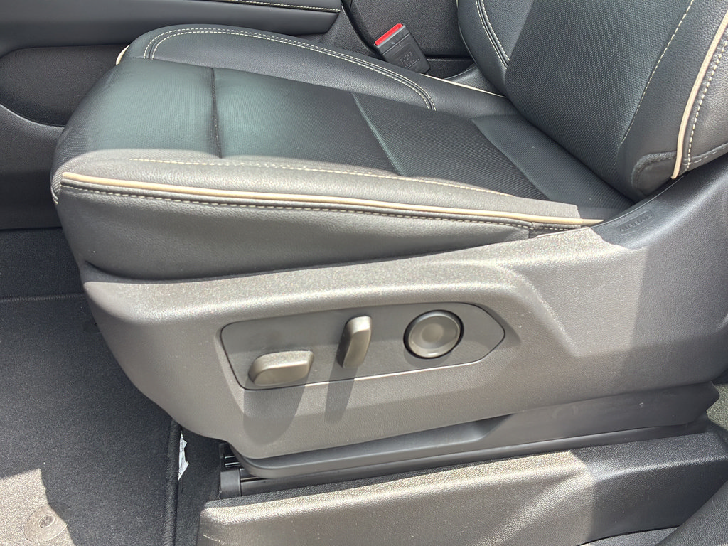 Used 2026 Chevrolet Suburban Premier RWD image 23