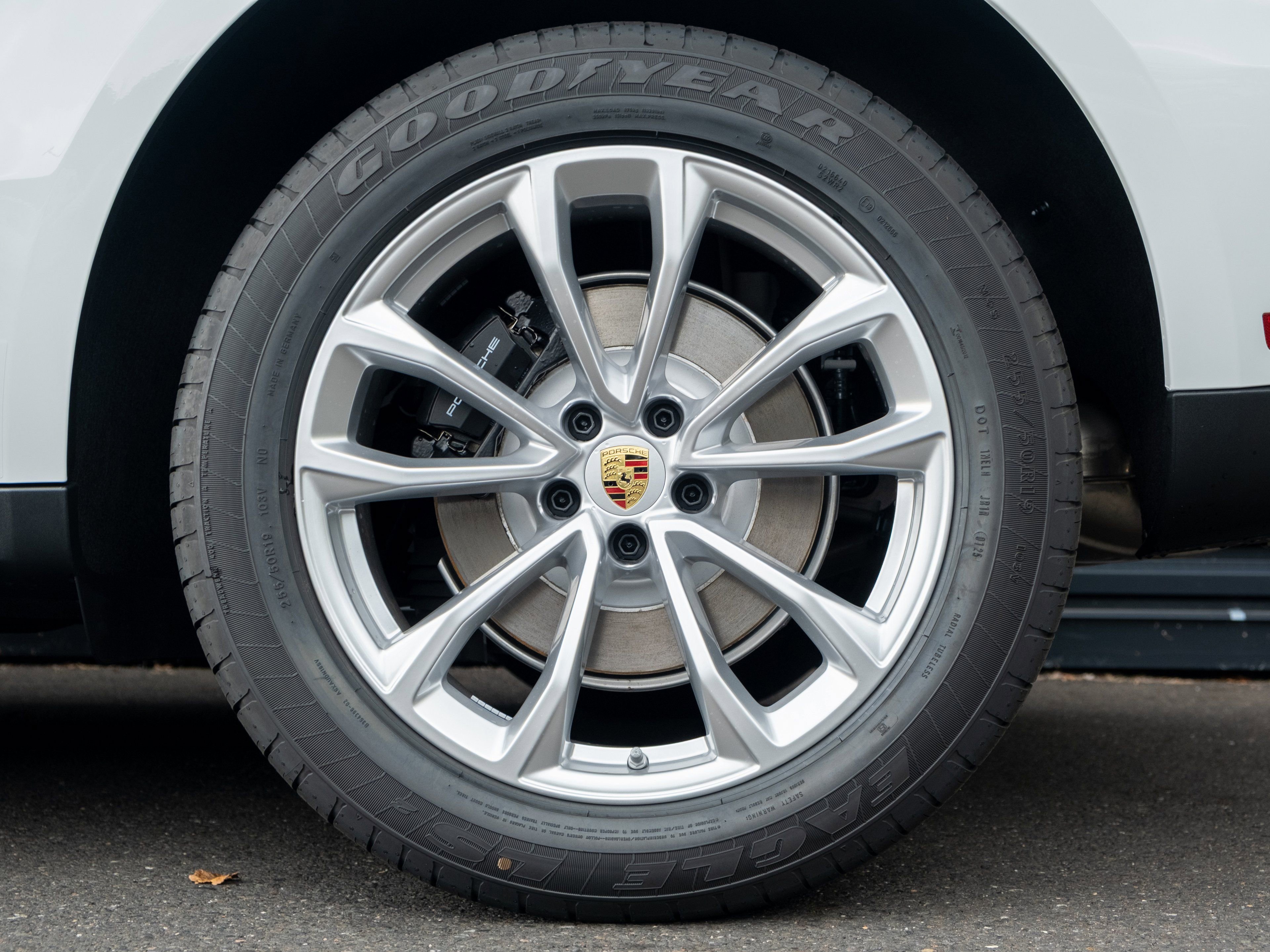 Certified 2026 Porsche Macan image 13