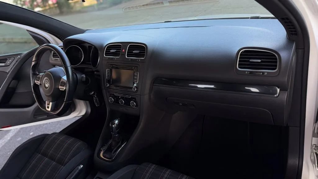 Used 2011 Volkswagen GTI 4-Door FWD image 46