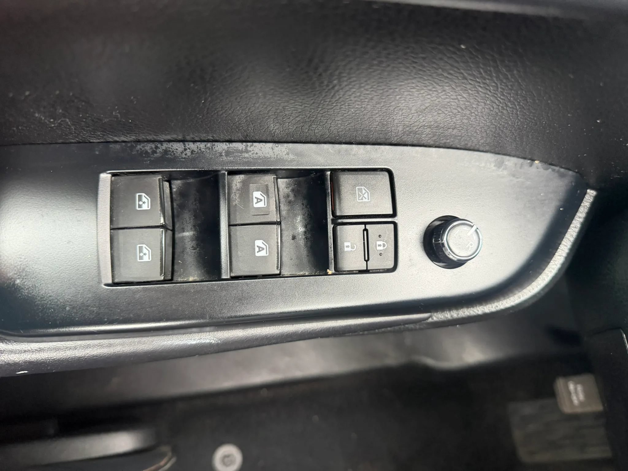 Used 2017 Toyota Highlander XLE w/ Carpet Mat Package AWD/4WD image 24