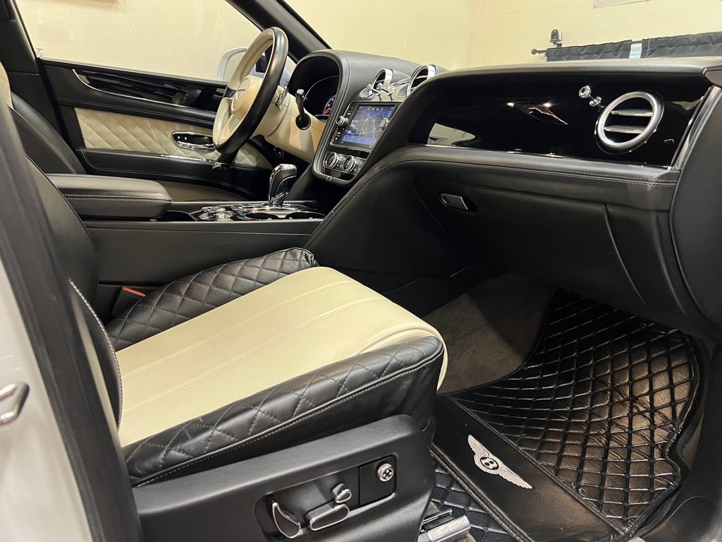 Used 2019 Bentley Bentayga image 54
