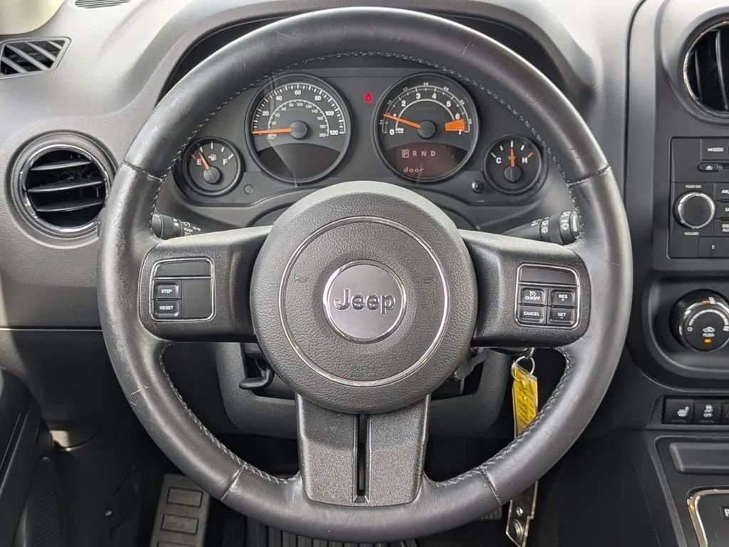 Used 2016 Jeep Patriot Latitude FWD image 20