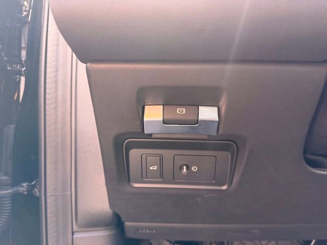 Used 2023 Land Rover Discovery Sport SE image 14