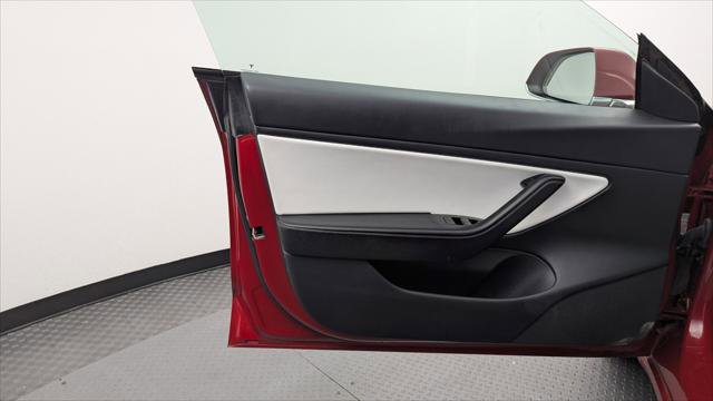 Used 2018 Tesla Model 3 Performance image 12