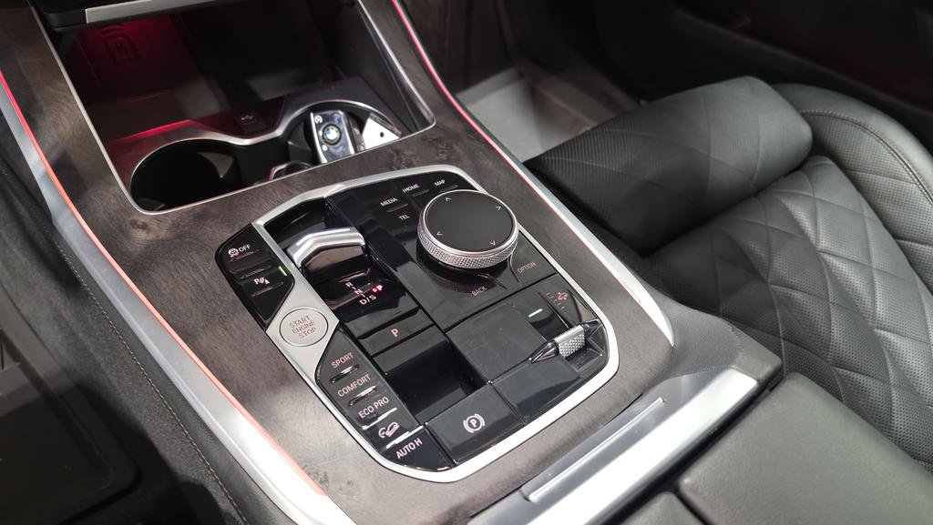 Used 2023 BMW X7 xDrive40i w/ Premium Package image 21