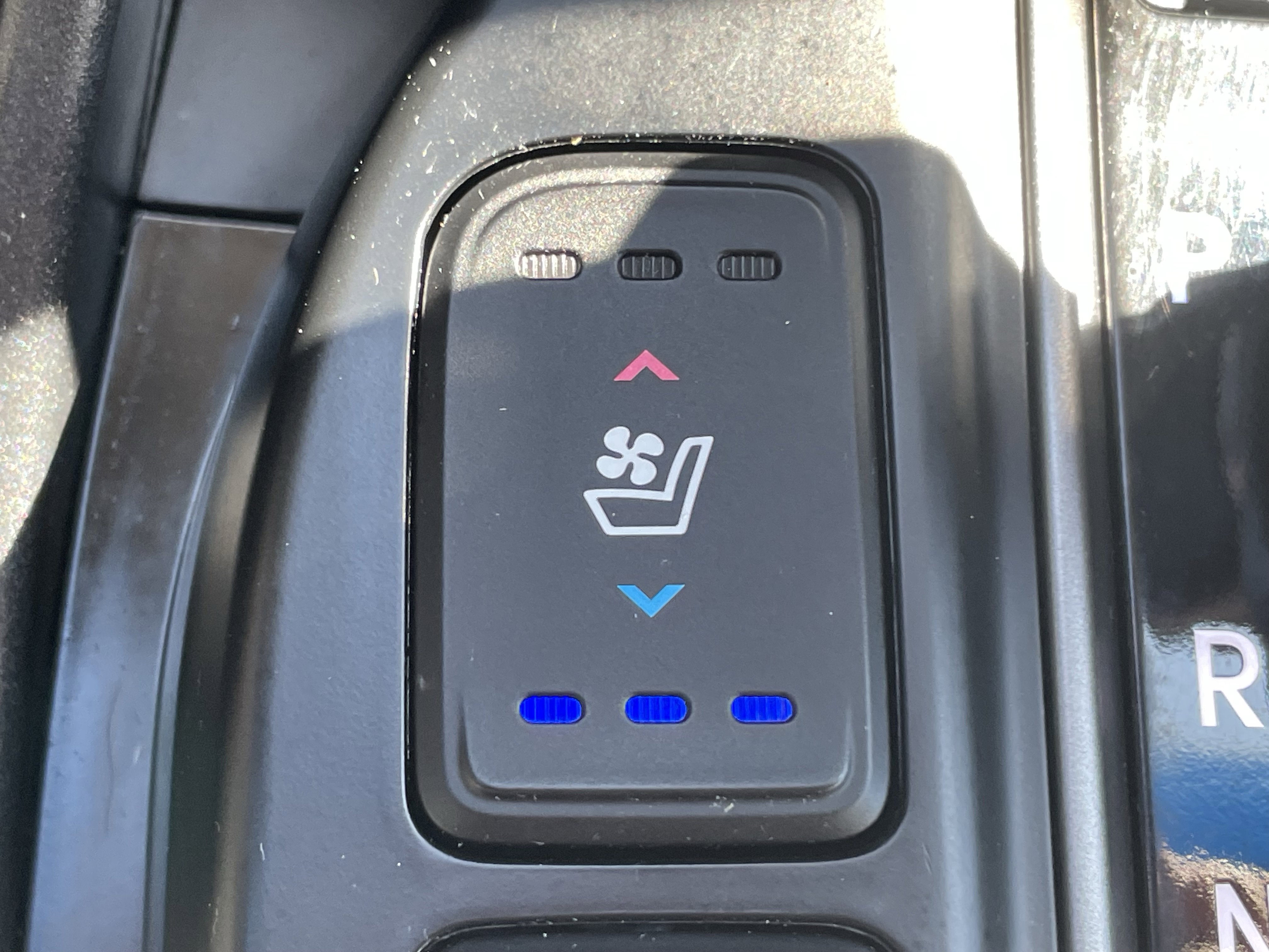 Used 2017 Hyundai Santa Fe Limited AWD/4WD image 25