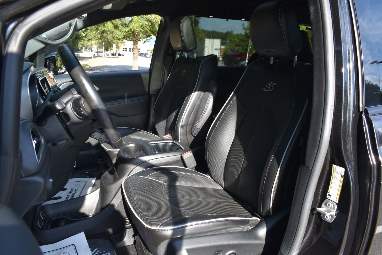 Used 2019 Chrysler Pacifica Limited w/ S Appearance Package image 19