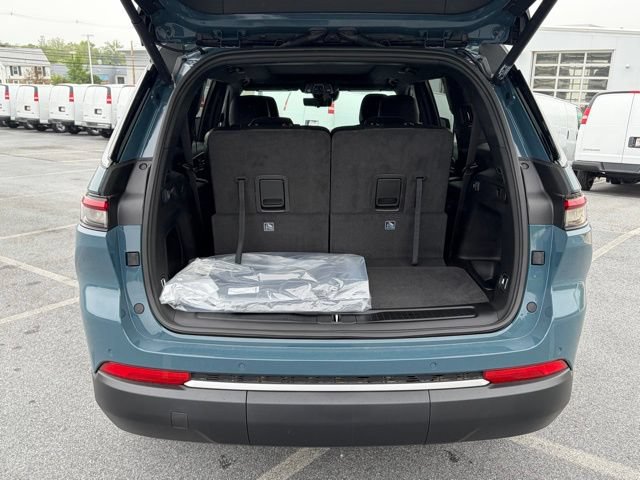 New 2026 Jeep Grand Cherokee L Limited w/ Luxury Tech Group II AWD/4WD image 7