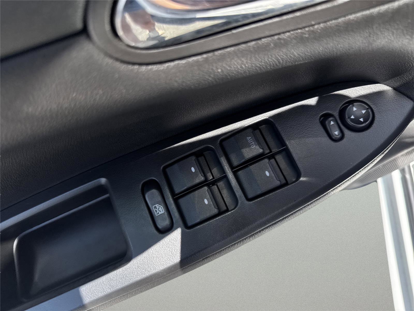 Used 2015 Chevrolet Impala LT w/ LT Sunroof Package FWD image 18