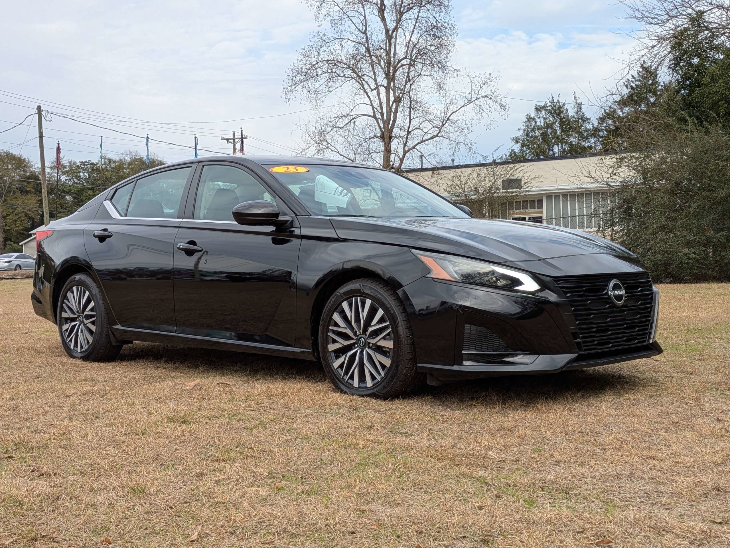 Used 2023 Nissan Altima 2.5 SV image 2