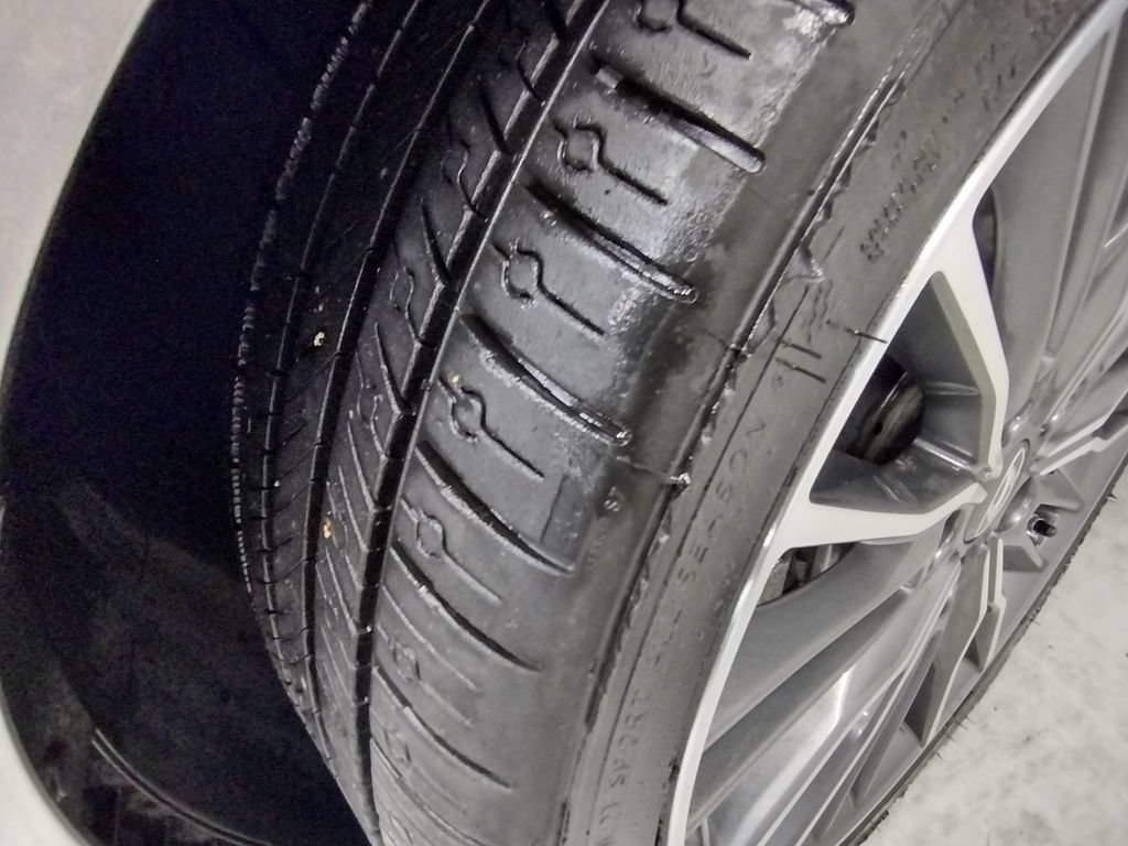 Used 2018 Hyundai Elantra Sport w/ Sport Premium Package 03 FWD image 7