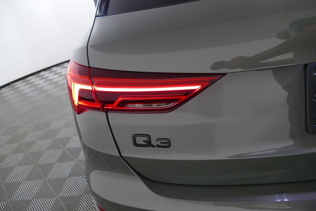 Used 2023 Audi Q3 2.0T Premium Plus w/ Premium Plus Package AWD/4WD image 32