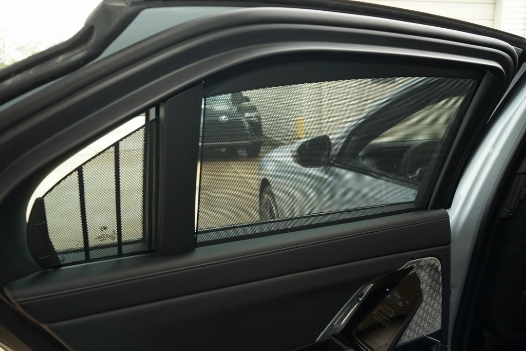 Used 2023 BMW 760i xDrive image 26